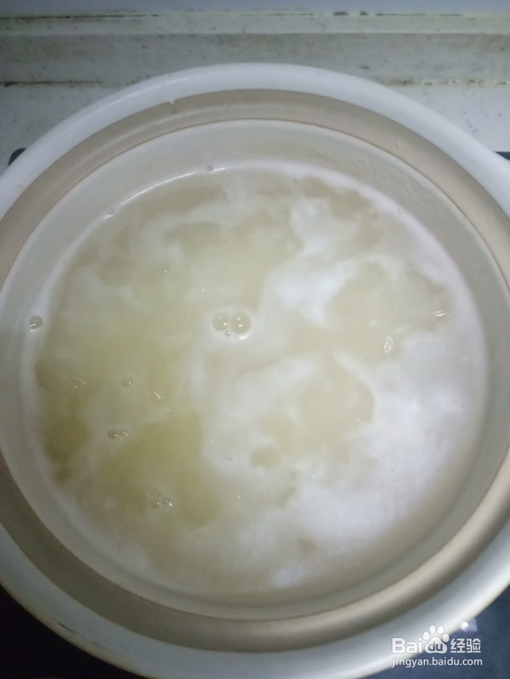 红糖银耳葡萄干百合粥