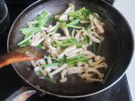 鲜菇芹菜鱿鱼丝