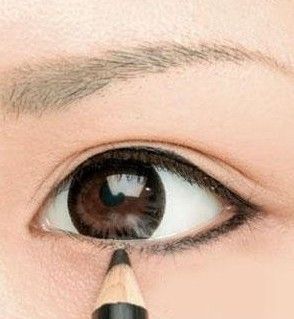 怎样画好眼线，让眼睛大一倍？