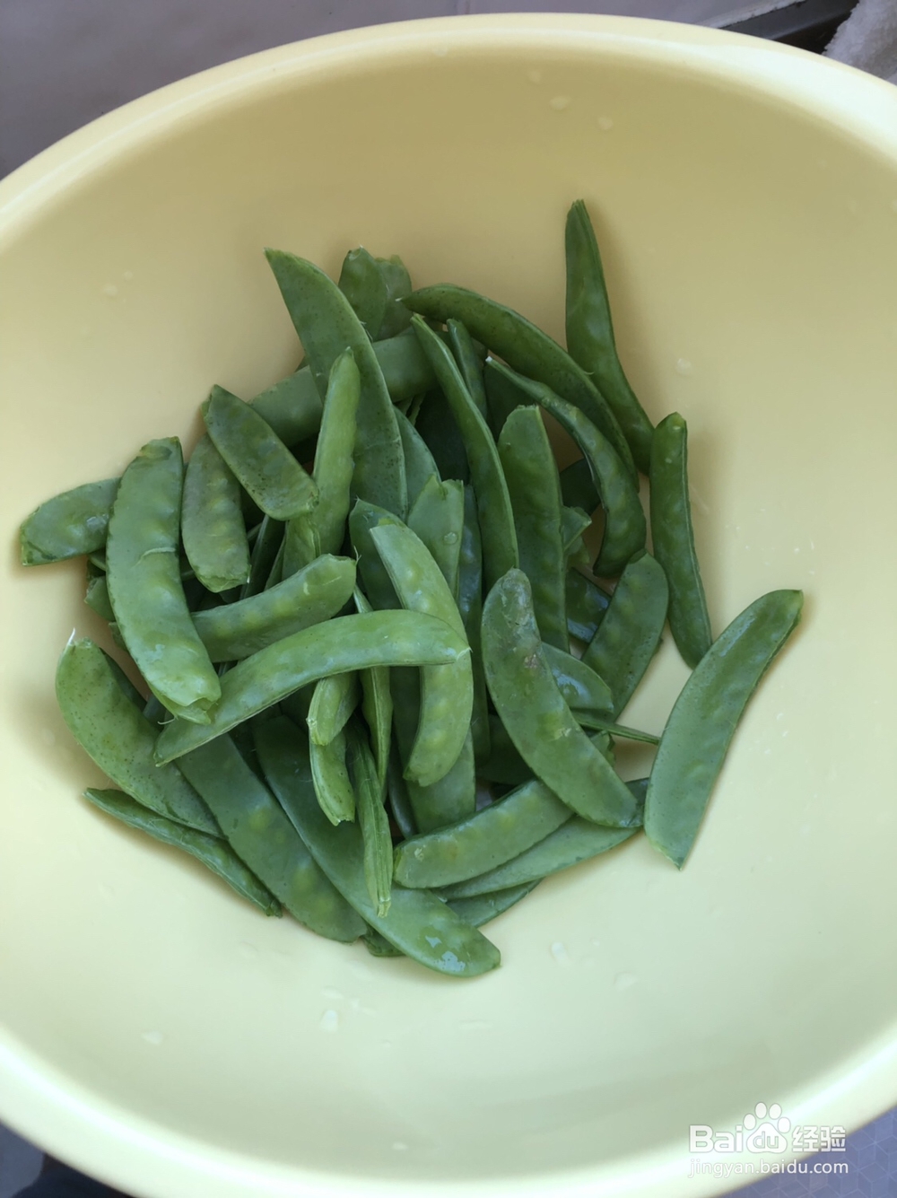 姨妈给我做西芹腰果荷兰豆炒虾仁