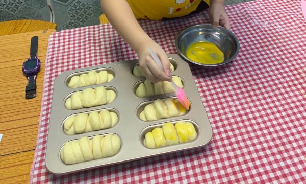 毛毛虫面包肉松火腿面包