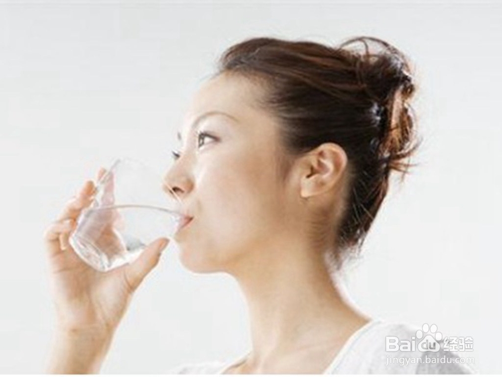 早上空肚喝水好吗？早上怎么喝水最健康