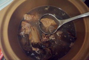 美颜排骨莲藕汤的做饭