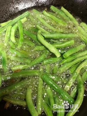 红烧豆角土豆条的做法