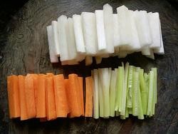 如何自制泡椒萝卜 开胃冷菜