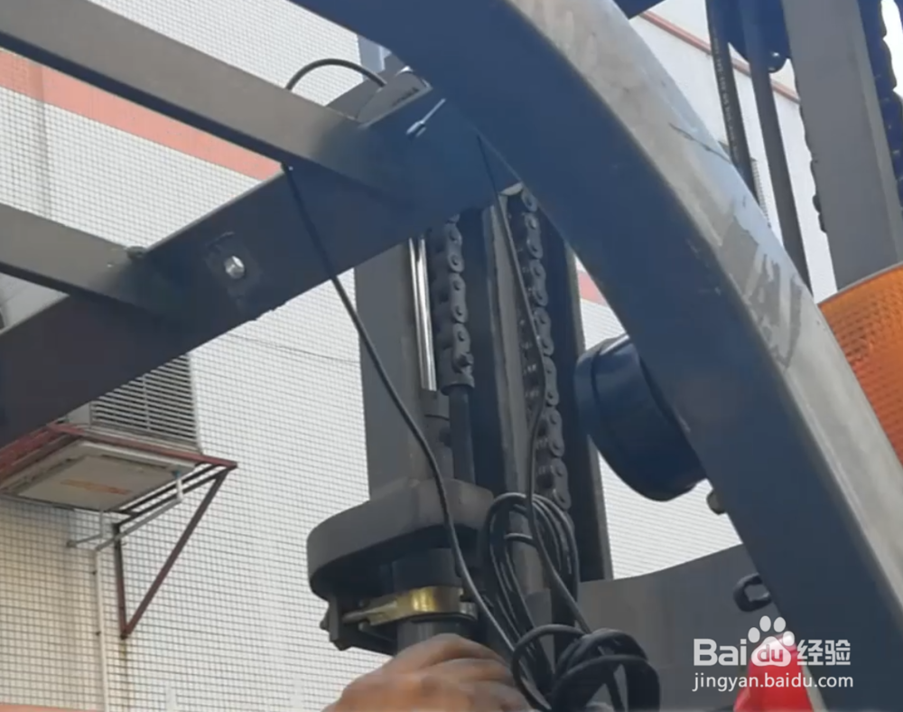 如何正确安装双宝叉车安全管理系统