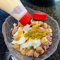金枪鱼鸡蛋鹰嘴豆沙拉卷饼怎么做