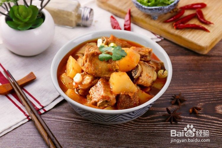 土豆烧排骨怎么做