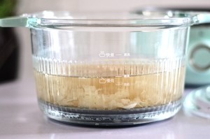 红枣枸杞银耳汤的做法