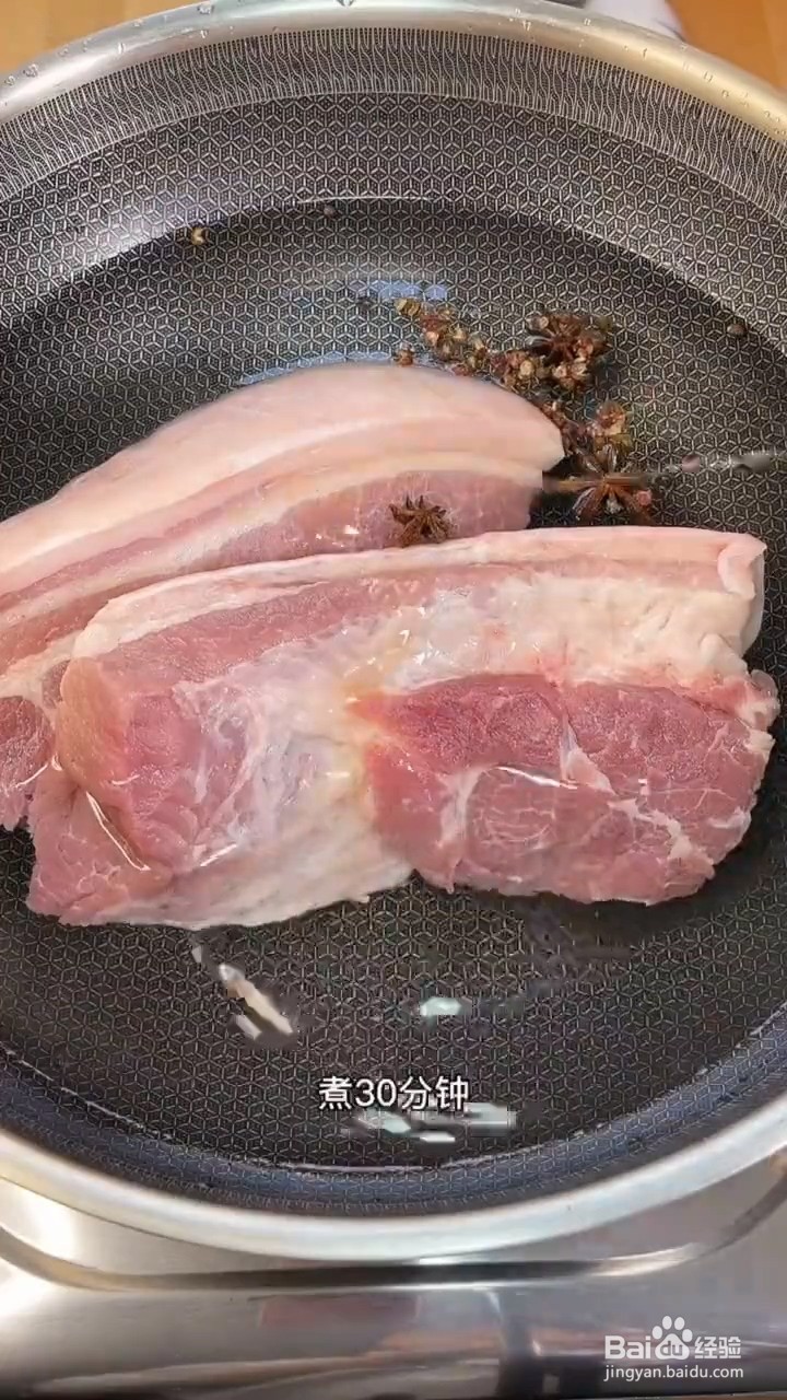 如何制作梅菜扣肉？