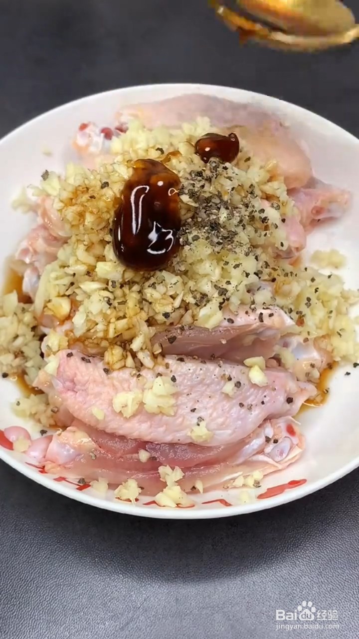 如何制作蒜香鸡翅