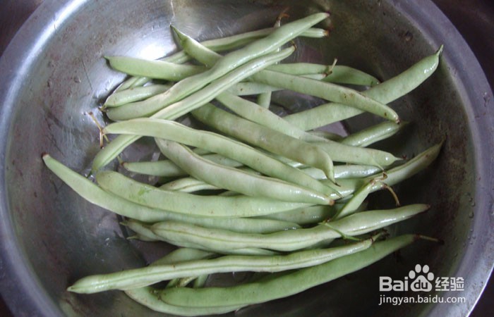 如何教孩子学会清洗和切四季豆