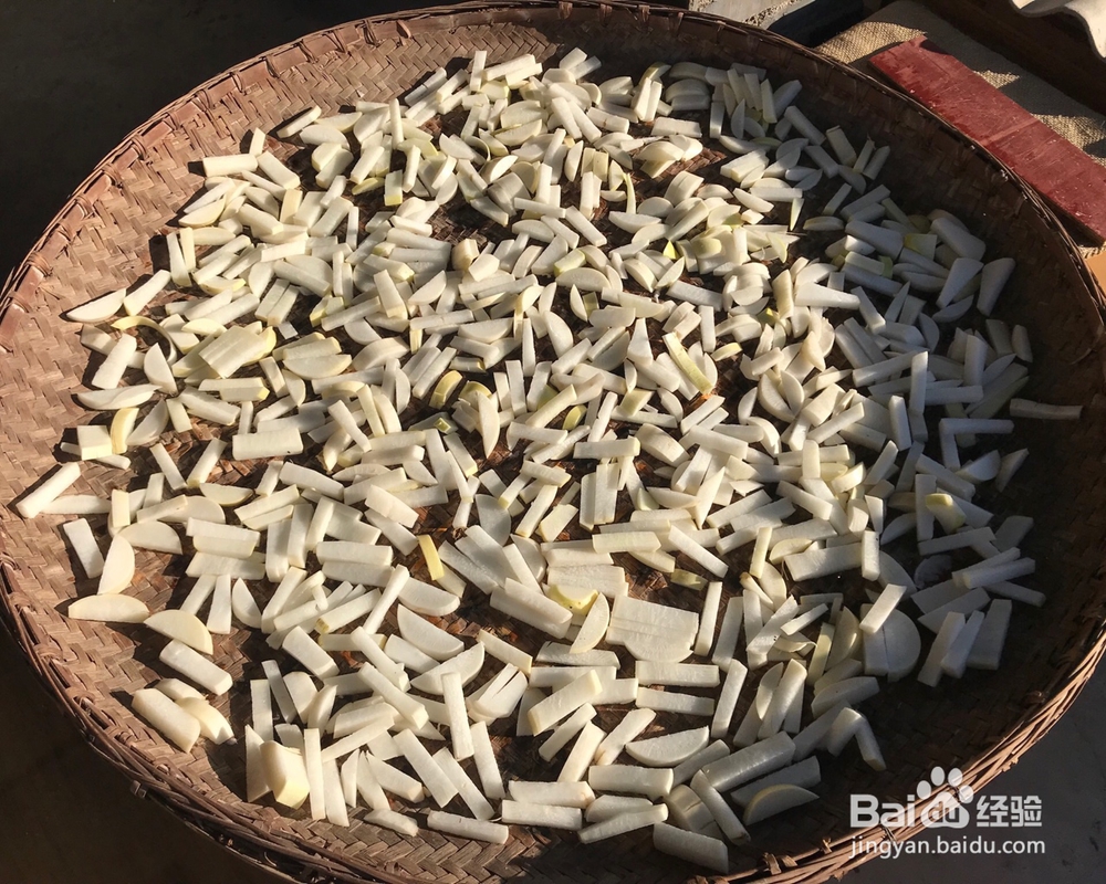 孩子爱吃的火腿猪脚萝卜