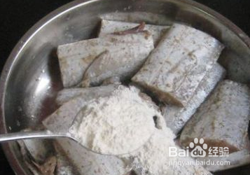 青蒜烩带鱼的做法