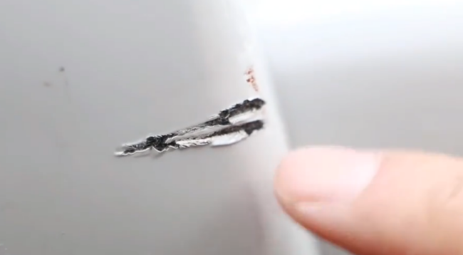 汽车划痕已见铁皮怎样处理
