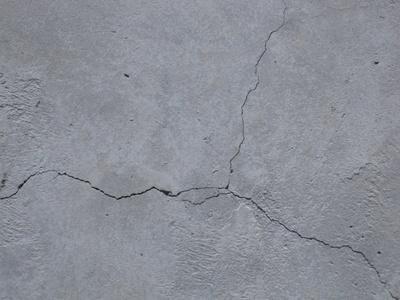 还没交房楼板裂缝渗漏属于正常吗