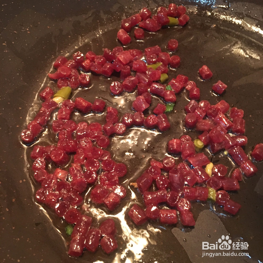 细腻美味的香肠酸豆角蛋炒饭