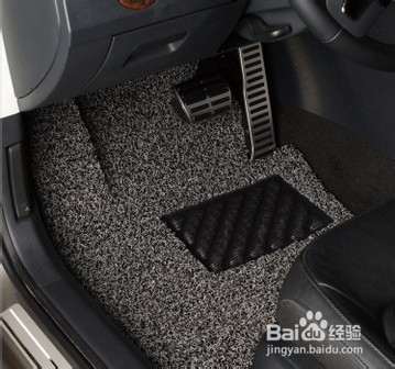 正确挑选汽车脚垫的方法
