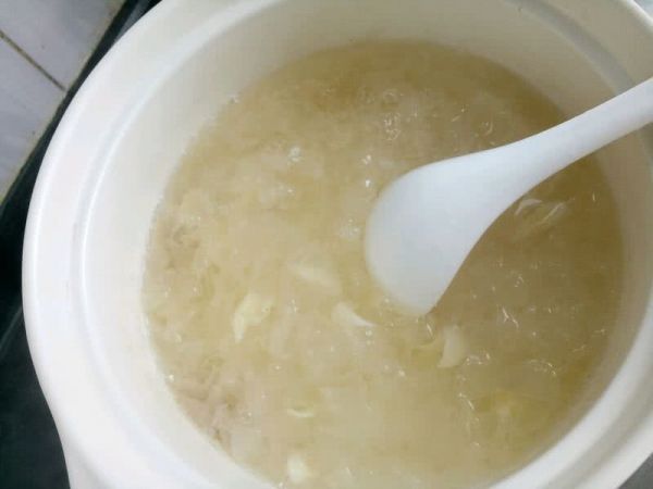 冰糖银耳雪梨羹