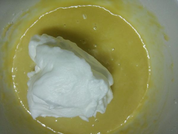 蜜糖杏仁戚风蛋糕