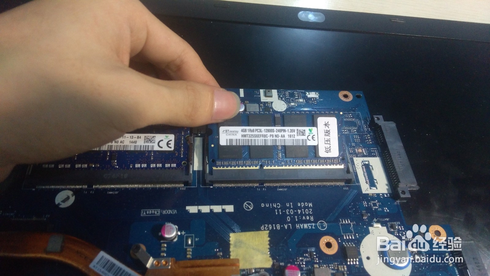 宏基 V3-572G-59TB笔记本 加内存条拆机教程