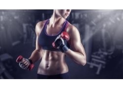 女生健身应该怎么练？女生练力量会不会长肌肉？