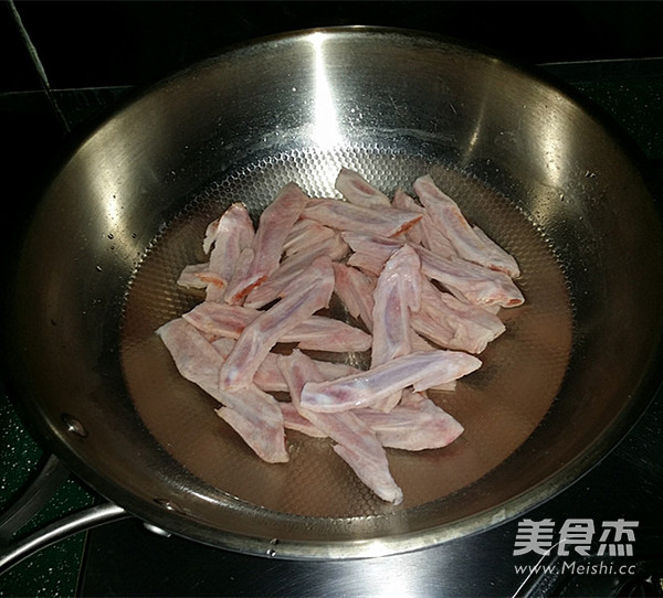 鸭翅尖山药木耳汤