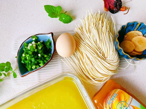 夏至来碗鸡汤小葱面