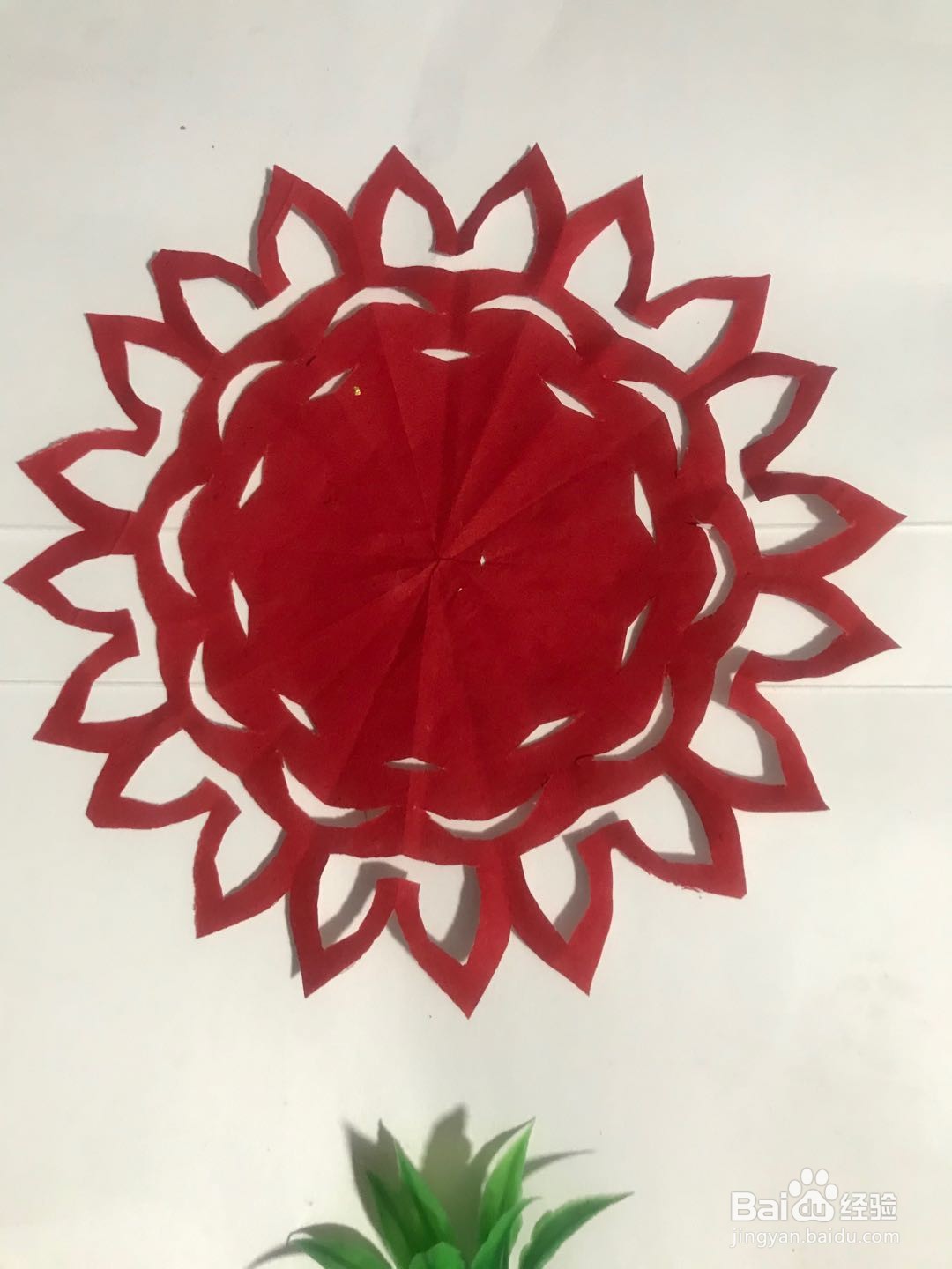 幼儿手工启蒙 怎样用彩纸剪一朵向日葵