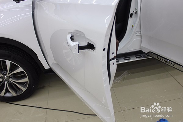 汽车犀牛皮保护膜是怎样覆盖到车漆面的