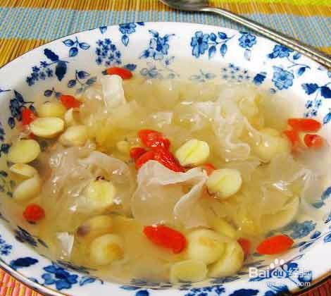 夏天降暑必备--银耳莲子百合糖水