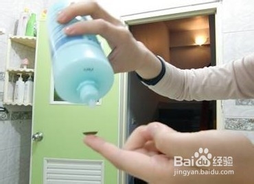 怎样正确使用隐形眼镜护理液