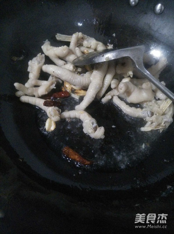 酱香辣凤爪的做法