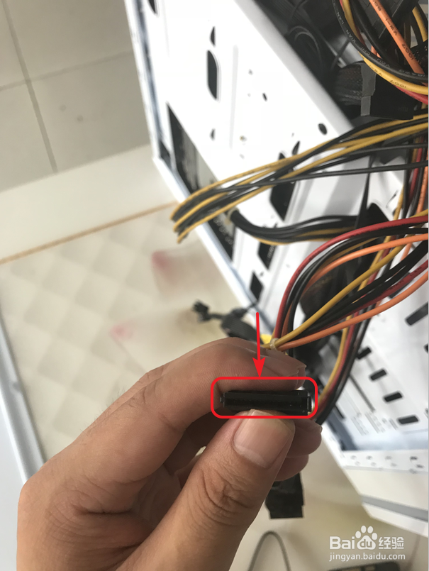 电脑如何同时安装固态和机械硬盘