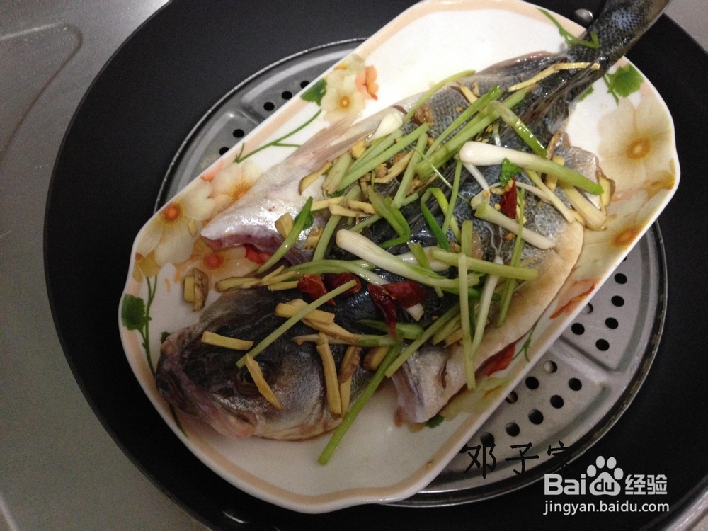 邓子家的家常菜：清蒸鲈鱼