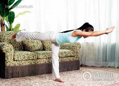 教你瑜伽6式排毒养颜又瘦身