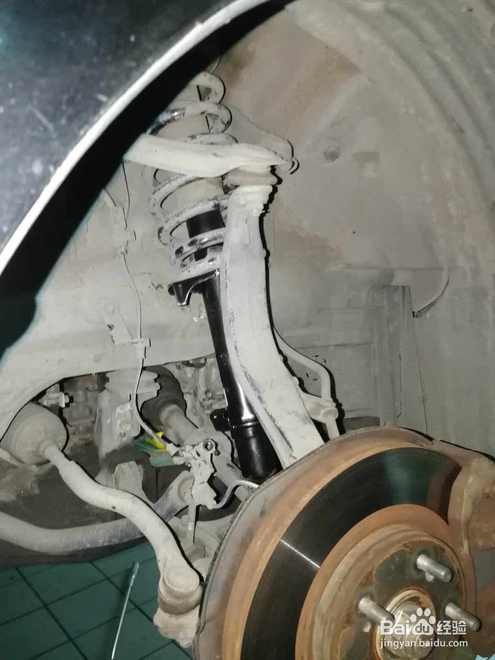 雅阁车更换原装减震器全过程