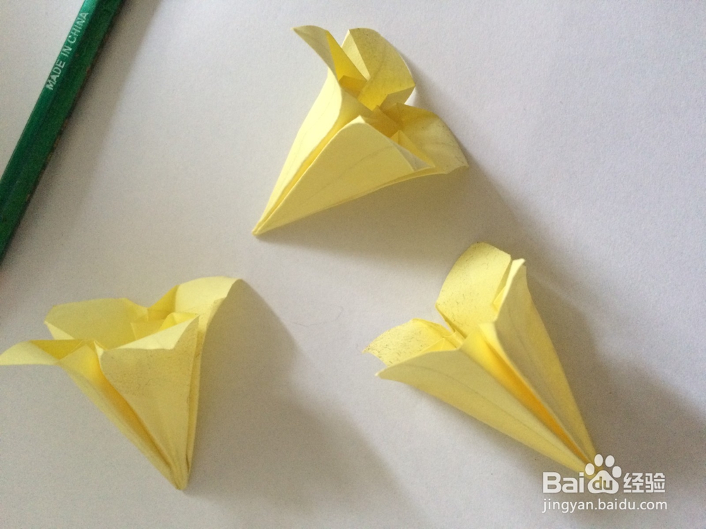 怎样手工折叠出漂亮的百合花