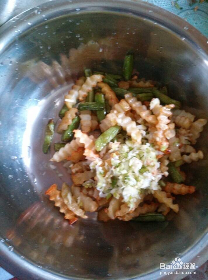 如何在家制作好吃的美味香辣土豆条?