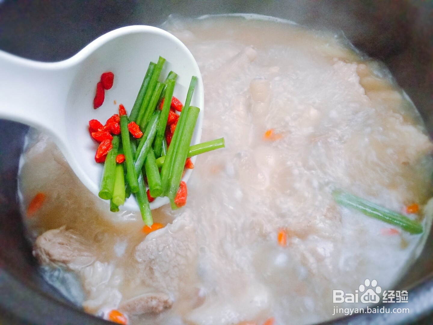 板栗排骨鸡爪汤的做法