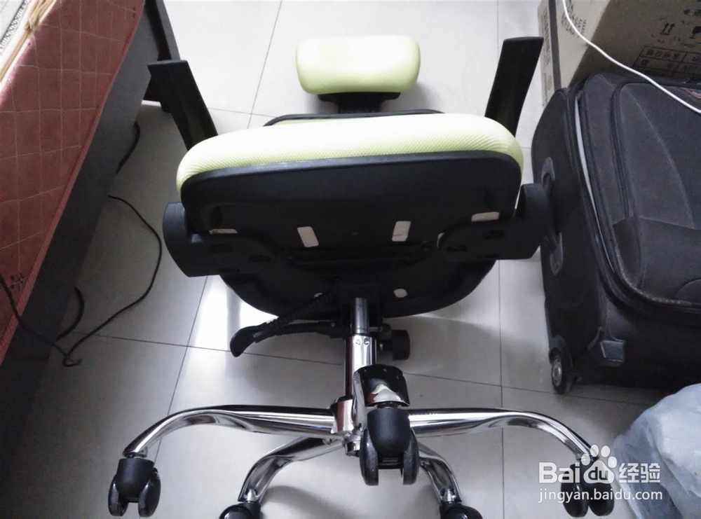 如何调整升降椅旋转椅坐垫的平衡