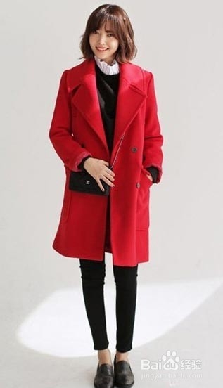 OL冬季穿中长大衣+紧身裤 时尚又显女人味