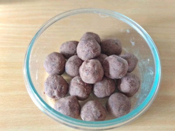 丑萌奶牛豆沙面包