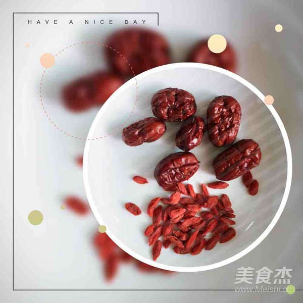 银耳红枣枸杞羹