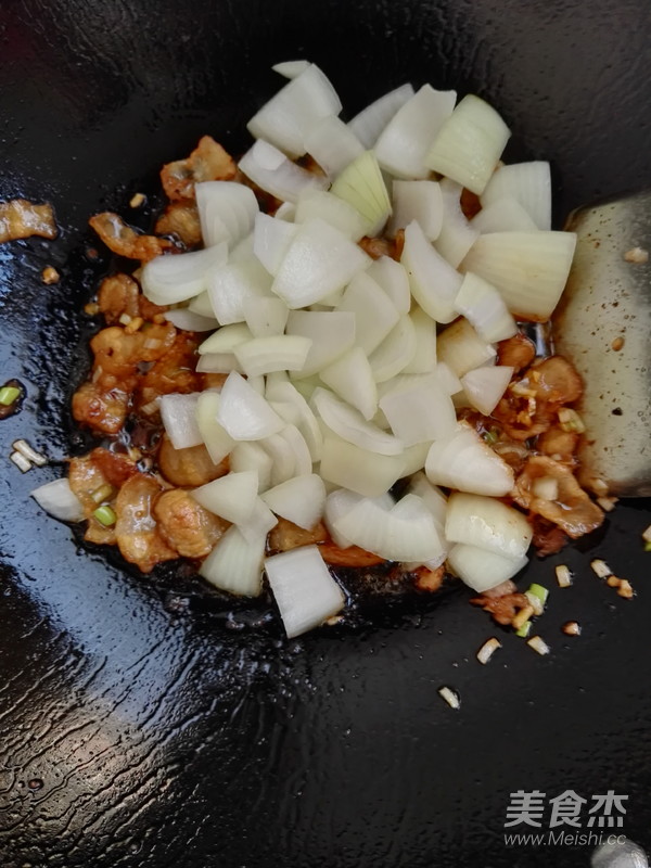黑木耳洋葱炒五花肉
