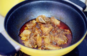 玫瑰糖醋排骨搭配米饭更好吃的做法教程