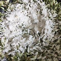 槐花麦饭的制作方法