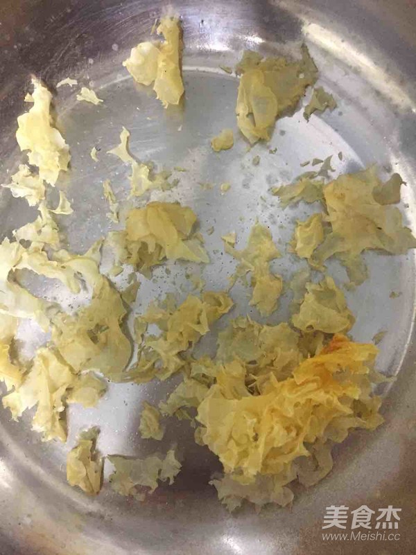 红枣枸杞银耳汤