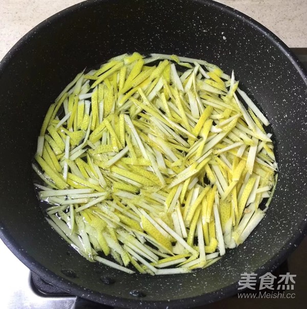 糖渍柚子皮的做法
