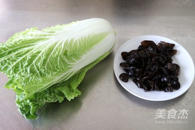 白菜炒木耳的做法